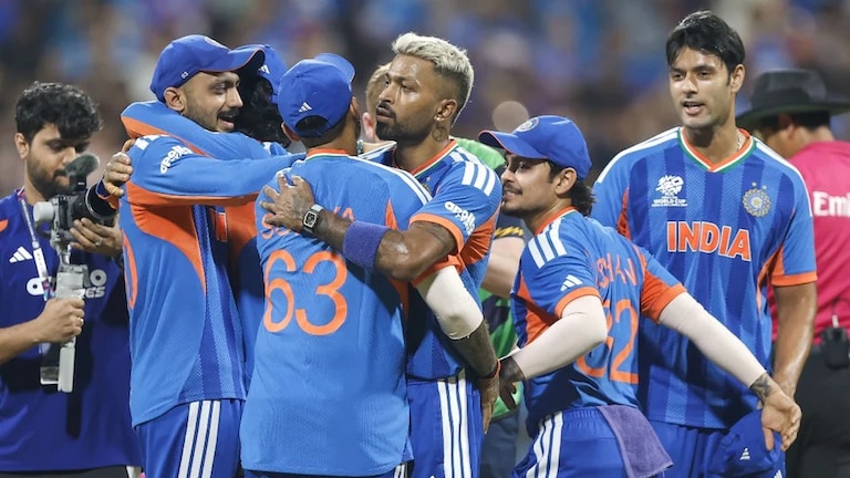 टीम इंडियाचे 'हे' खरे दोन 'हिरे', पराभव रोखला अन् इंग्लंडला भारत सोडायला पाडलं भाग! t 20 world cup 2026 ind vs eng axar patel catchs bumrah hardik pandya two overs sanju samson batting this is how india shattered englands dream
