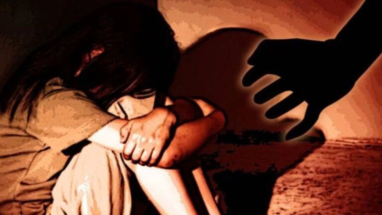 वडील शौचाला जाऊन परत येईपर्यंत मुलीचं अपहरण, शेजारच्याच घरात 12 वर्षाची मुलगी नग्नावस्थेत सापडली, धक्कादायक प्रकरण Crime News