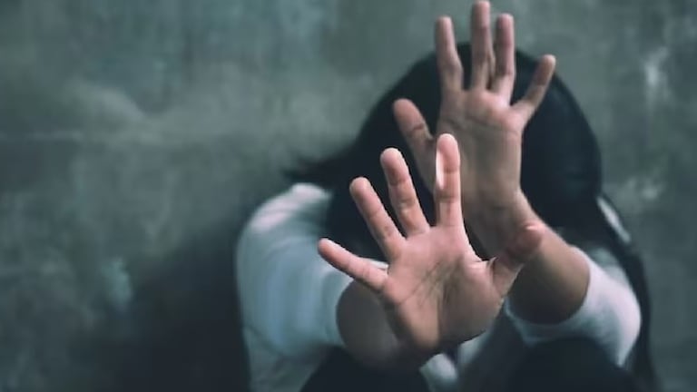 अल्पवयीन मुलीचे जत्रेतून अपहरण, औषध पाजून आळीपाळीने सामूहिक अत्याचार, कुटुंबाच्या पायाखालची जमीन सरकली crime news