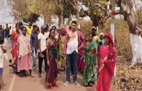 मुख्याध्यापकाचा गावातील महिलांशी शरीरसंबंधांचा प्रयत्न, तरीही पोलिसांनी गावकऱ्यांनाच केली अटक; नेमकं काय घडलं? Crime News