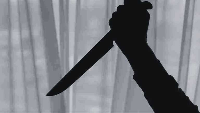 आठवीचा मुलाला शाळेतून घरी परतताना तिघांनी घेरलं, एकाने चाकूने केले वार, वडिलांनी सांगितला घटनेचा थरार crime news