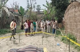 पोत्यात सापडले धड, आता पोलिस शोधताहेत मुंडकं; तरुणाच्या क्रूर हत्येनंतर गावात पोलिस बंदोबस्त Crime News