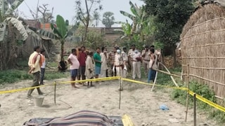 पोत्यात सापडले धड, आता पोलिस शोधताहेत मुंडकं; तरुणाच्या क्रूर हत्येनंतर गावात पोलिस बंदोबस्त Mumbai Tak