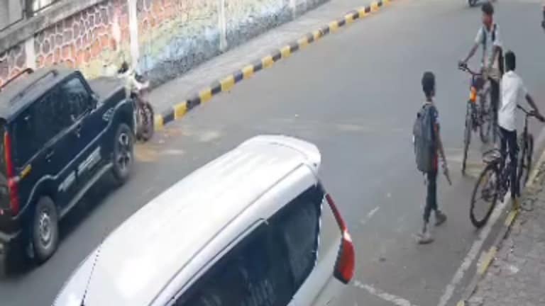 बेलापूर परिसरात तरुणाने 35 वर्षीय महिलेला उडवलं, नंतर सहा वाहने चिरडली Navi Mumbai Crime