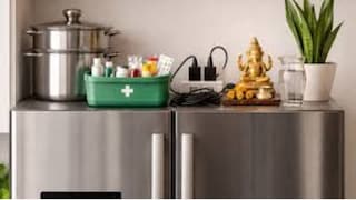 तुमच्या फ्रीजवर 'या' वस्तू नाहीत ना? वेळीच सावध व्हा, नाहीतर सुख-समृद्धी गमावून बसाल! वास्तूशास्त्र काय सांगते? Mumbai Tak