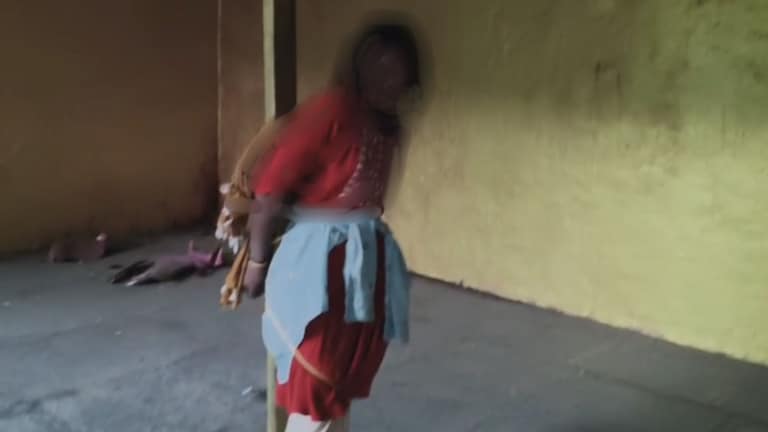 बीड : माणसं आहेत की सैतान? घरात झोपलेल्या विवाहितेला उचलून नेत गावाबाहेर अत्याचार, नंतर चावडीवर बांधून ठेवलं Crime News