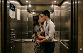 मुंबई : कॅमेरा असल्याचं माहिती नाही, महिलेने लिफ्टमध्ये तरुणाला किस केलं, व्हिडीओ थेट सोसायटीच्या ग्रुपवर पडला Mumbai Crime News