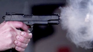 धुळ्यातील चाळीसगावात बंदुक साफ करताना गोळी सुटली अन् महिलेला लागली, पीडितेची प्रकृती चिंताजनक Mumbai Tak