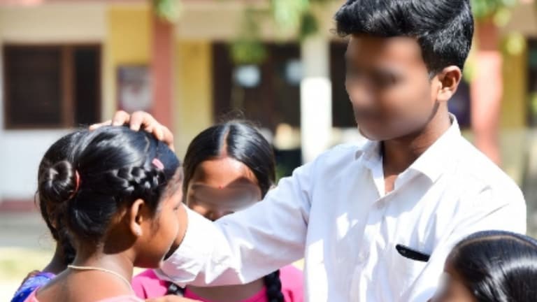 शिकवणी घेणाऱ्या शिक्षकाकडून तीन अल्पवयीन विद्यार्थिनीवर लैंगिक अत्याचार, AI अश्लील फोटो बनवून व्हायरल करण्याची धमकी crime news