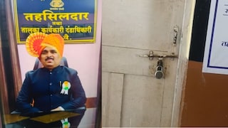 बीड : भ्रष्टाचार प्रकरणात मोठी कारवाई, परळीचे तहसीलदार व्यंकटेश मुंडे अखेर निलंबित Mumbai Tak