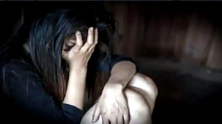 ब्लॅकमेलिंगचा थरार! शरीरसुख, पैसे अन् दागिने; 12 वीत शिकणारी मुलगी कशी अडकली वर्गमित्राच्या जाळ्यात? Crime News