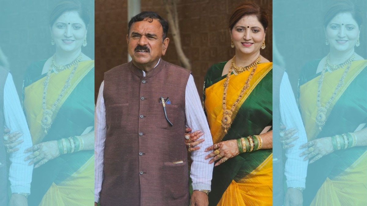 4 new photos of ncp leader rupali chakankar with ashok kharat have surfaced opposition demands chakankar resignation