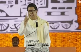 'सरकारने टेलिव्हिजन वाल्यांची वाट लावली, सतत दबाव या बातम्या नको...' राज ठाकरेंनी गाजवली सभा, सरकारला धारेवर धरलं Raj Thackeray