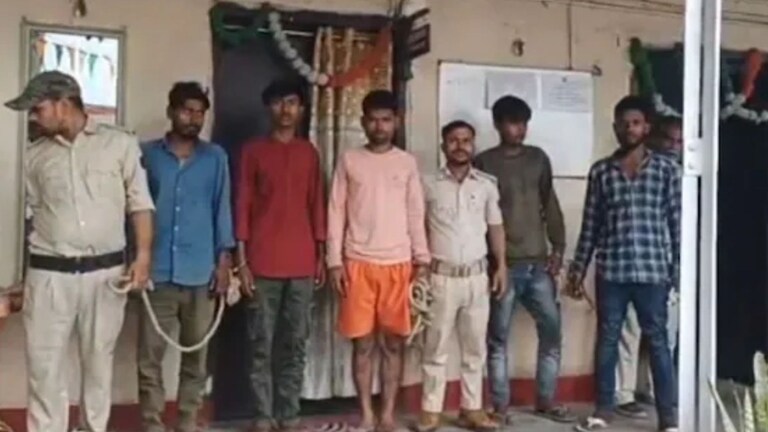 'या' कारणावरुन चिडला अन् थेट मित्राचे शिर धडावेगळे केले, तलवारीच्या टोकावर ठेवले अन् गावभर नाचला; हादरवून टाकणारं प्रकरण Crime News
