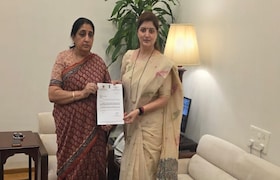 NCP च्या आणखी एका नेत्याची विकेट, खरातची साथ सोबत भोवली... रुपाली चाकणकरांनी अखेर दिला राजीनामा ncp leader rupali chakankar has finally resigned as chairperson of state womens commission