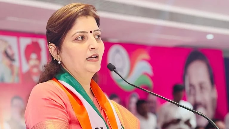 रुपाली चाकणकरांनी राजीनाम्याचं कारण काय दिलंय माहितीए?, 'ते' पत्र जसंच्या तसं... do you know reason rupali chakankar cited for her resignation see her resignation letter