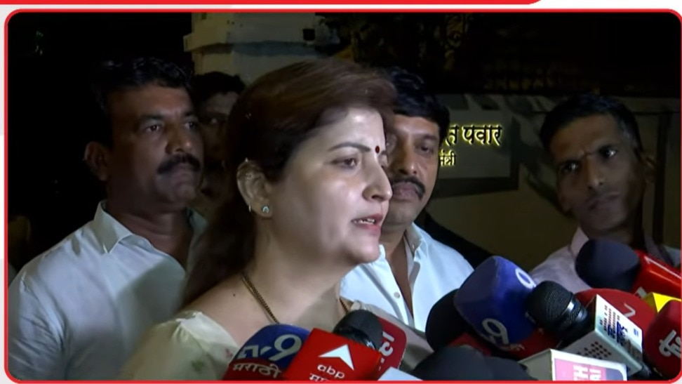 many people photographs with ashok kharat yet i was singled out as a soft target simply because i am a woman rupali chakankar makes big statement