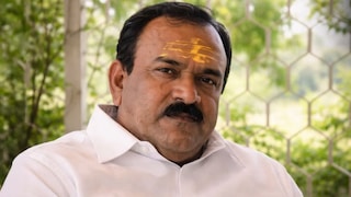 पतीला बाहेर बसवून पत्नीवर लैंगिक अत्याचार, अशोक खरातने पूजा करण्याच्या बहाण्याने अब्रु लुटली; आणखी एक गुन्हा दाखल Mumbai Tak