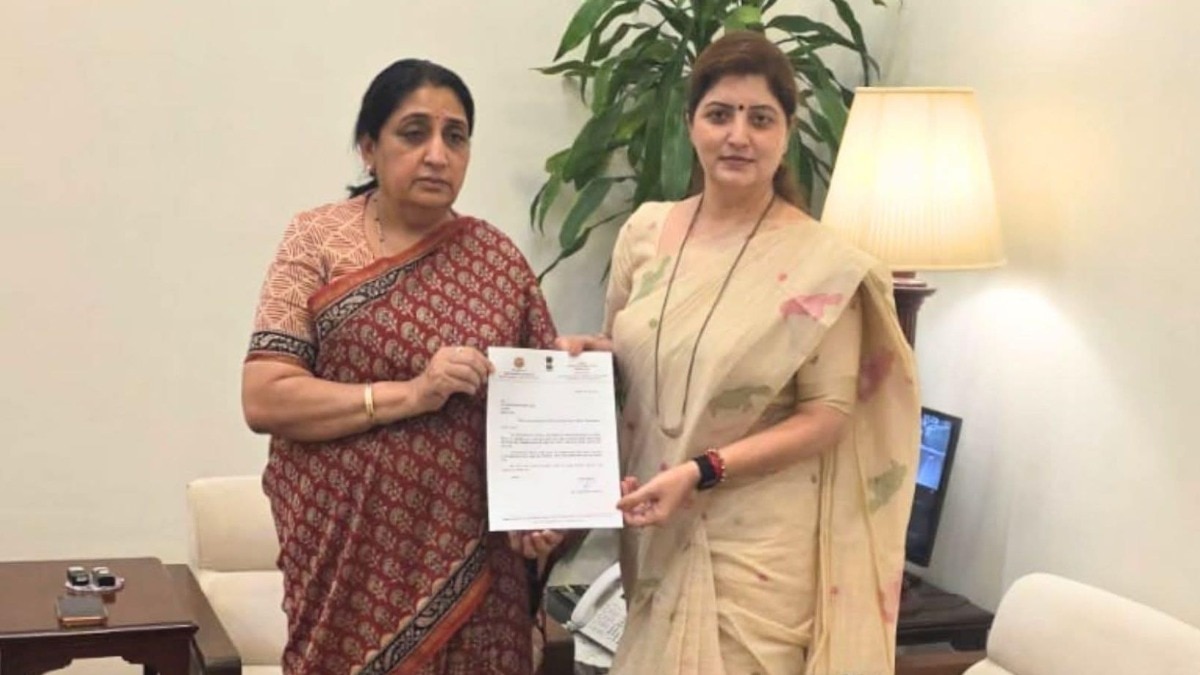 मोठी बातमी : रुपाली चाकणकरांना प्रदेशाध्यक्ष पदावरुन हटवा, राष्ट्रवादीतील महिला नेत्या कडाडल्या, थेट सूनेत्रा पवारांना पत्र 