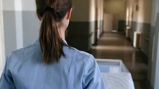 डॉक्टर नर्सला शामक औषध देऊन फोटो काढायचा, नंतर हॉटेलवर नेऊन... पीडितेशी लज्जास्पद कृत्य Mumbai Tak