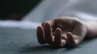 मुंबईतील रहिवासी तरुणाची नोकरी सुटली, पुण्यातल्या एफसी रोड परिसरात तरुणाने स्वत:चा गळा चिरला अन्... Mumbai Tak