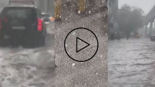 पुण्यात अवकाळी पावसाचा हाहाकार, गारांमुळे 'या' भागाला शिमल्याचं स्वरुप, Video व्हायरल Mumbai Tak