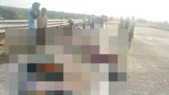 horrific accident on samruddhi expressway in jalna truck runs over female workers eight dead