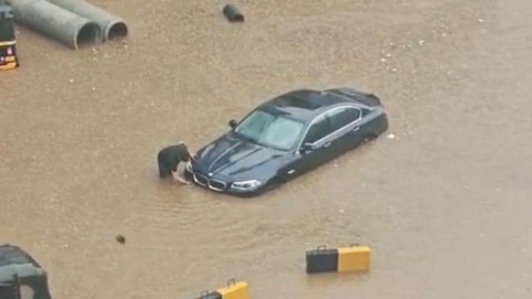 पुण्याची गोष्ट : पुणे शहराला अवकाळी पावसाने झोडपलं, रस्त्यांना नदी-नाल्याचे स्वरुप, नागरिकांची उडाली दाणादण pune news