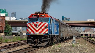 6 वर्षांच्या चिमुरडीची काय चूक? चालत्या ट्रेनमध्ये बापाने चिरला गळा; सहप्रवासी फक्त बघत राहिले Mumbai Tak