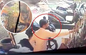 महिलांचे अंडरगारमेंट चोरून पळाला, किंमती वस्तू्ंना हातही नाही लावला! thief steals womens undergarments drying on clothesline leaves valuables untouched crime caught on cctv