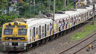 मुंबईची खबर : मुंबईकरांच्या सेवेत दाखल होणार नवी लोकल! कशी आहे ऑटोमॅटिक दरवाजांची नॉन एसी ट्रेन? जाणून घ्या सविस्तर Mumbai Tak