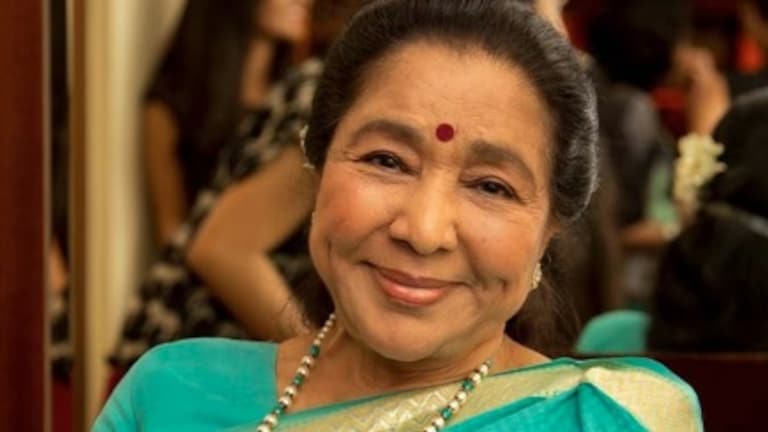 प्रसिद्ध गायिका आशा भोसले यांना हृदयविकाराचा झटका, ब्रीच कँडी रुग्णालयात उपचार सुरु Asha Bhosale Heart Attack