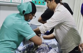 पंढरपूर हादरले, 21 वर्षीय तरुणीवर अॅसिड हल्ला, पाणीपुरी खाण्यासाठी आलेली तरुणी विव्हळू लागली अन्.. Pandharpur Crime News