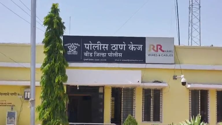 बीड : दुसरी बायको माहेरी गेली, सावत्र मुलीला पाहून बाप सैतान बनला, घरातच जबदरस्तीने लैंगिक अत्याचार Beed Crime News