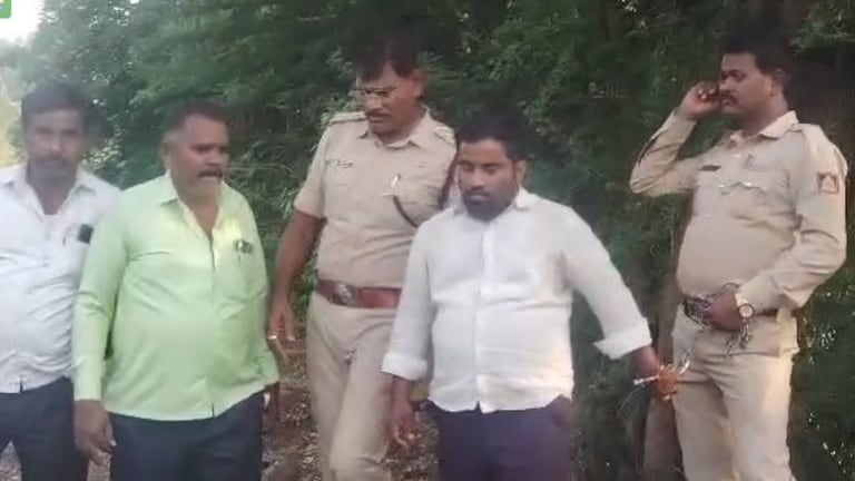 मित्र म्हणाले, “हा मुलगा तुझ्यासारखा दिसत नाही…'', तरुणाने 6 वर्षांच्या मुलाला घातले नवे कपडे अन्... friends remarked this boy doesnt look like you Young man murders his own son