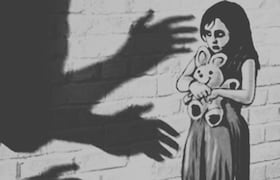 पुणे: आंब्यांचे आमिष दाखवून अडीच वर्षांच्या चिमुरडीवर लैंगिक अत्याचार, आई पोहोचताच डोळ्यादेखत... लज्जास्पद प्रकार Pune Crime