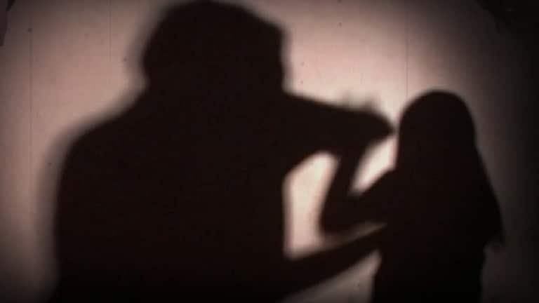 15 वर्षीय चुलत भावाने साडे तीन वर्षांच्या चुलत बहिणीला सोडलं नाही, आई बाहेर गेल्यानंतर नको तेच... गुप्तांगाला झाली जखम beed crime 13 year old boy sexually assaults two and a half year old girl second such incident in a week