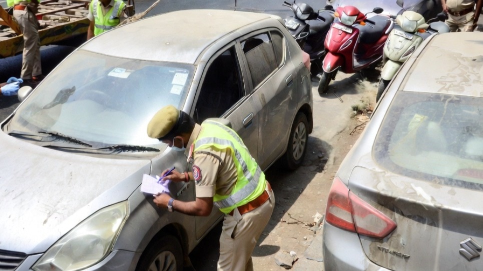 पुण्याची गोष्ट : धूळ खात पडलेल्या वाहनांवर कारवाई होणार, पुणे वाहतूक पोलीस ॲक्शन मोडवर 