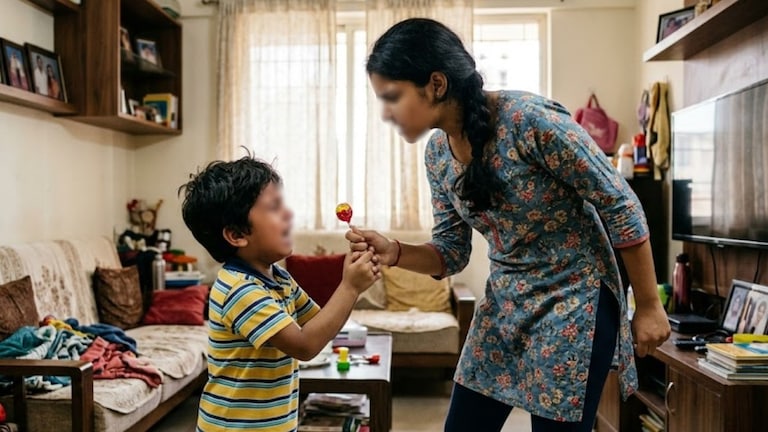 लॉलीपॉपमुळे संपूर्ण कुटुंब उद्ध्वस्त, 7 वर्षीय भावाचा मृत्यू, 15 वर्षीय बहिणीला अटक Crime News