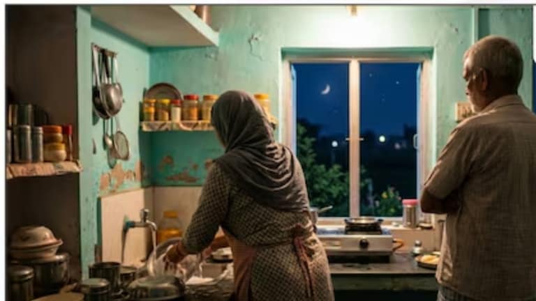 मुलगी कोचिंग क्लासवरुन घरी परतली, आई रक्ताच्या थारोळ्यात.., 45 पार वय असताना आईने नको ते केलं picture Crime News