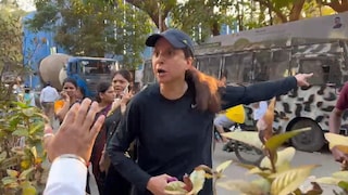 Viral Video: 'F&%$ #%...' महिलांसाठी रस्त्यावर उतरलेल्या महायुतीच्या मोर्च्यावर 'ती' महिला संतापली, शिवीगाळ अन्... Mumbai Tak