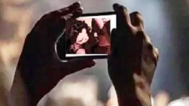 ऑफिसचे 27 लाख रुपये उधळले, पैशांची मागणी केल्यानंतर अश्लील फोटो पाठवले अन् नको तेच... प्रकरण अंगाशी