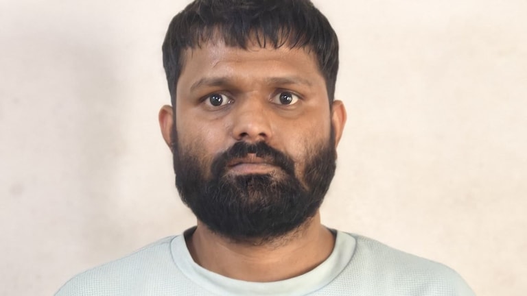 महाराष्ट्र : पैसा, प्लॉट अन् घर गेलं, आईची आत्महत्या, शहीदपुत्राची कहाणी, नोकरीसाठी 2 कोटींची फसवणूक Gadchiroli Crime News