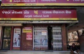 Govt Jobs : पंजाब नॅशनल बँकेत ऑफिसर पदांची भरती, इंजिनिअरिंगच्या उमेदवारांना सुवर्णसंधी, 'असा' करा अर्ज Government Jobs