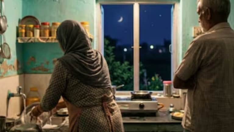 अनैतिक संबंधाचा संशय, 48 वर्षीय नवऱ्याने 52 वर्षीय बायकोवर कुऱ्हाडीने हल्ला करत संपवलं, प्रकरणाला वेगळं वळण Crime News