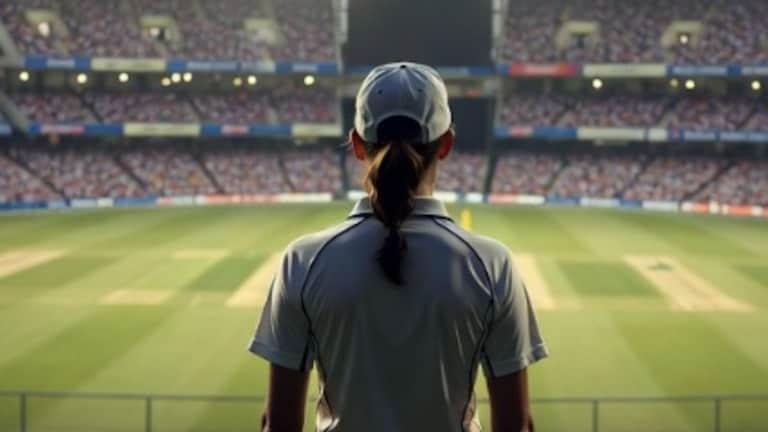 महिला क्रिकेटपटूसह तिच्या भावाला सेक्सटॉर्शन प्रकरणात अटक, ब्लॅकमेल करत 40 लाख रुपयांची फसवणूक; चॅट व्हायरल... Crime News