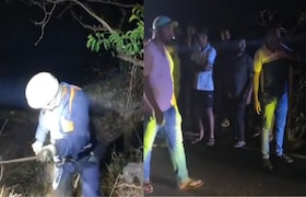 सातारा : आंबेनळी घाटात भीषण दुर्घटना; 700 फूट दरीत कोसळून दांपत्याचा मृत्यू, बचावकार्याला पावसाचा अडथळा Satara News