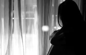 70 वर्षीय वृद्धाने 26 वर्षीय दिव्यांग तरुणीवर केला बलात्कार, बायकोला दूध आणायला पाठवलं अन्.. Crime News