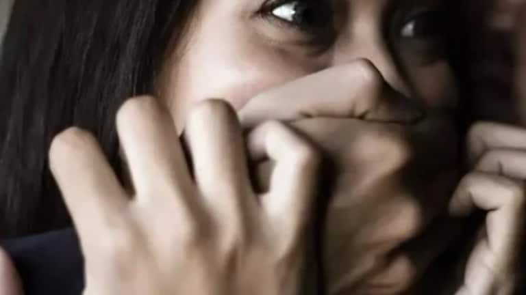 शौचाला बसलेल्या नणंद-भावजयीवर सहा नराधमांकडून सामूहिक अत्याचार, क्रूरतेची ओलांडली परिसिमा crime news