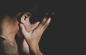 पार्सल देण्याचे बहाण्याने घरात घुसला, कोणी नसल्याचं पाहिलं अन् MBA च्या विद्यार्थीनीवर दुकानदाराचा बलात्कार Crime News